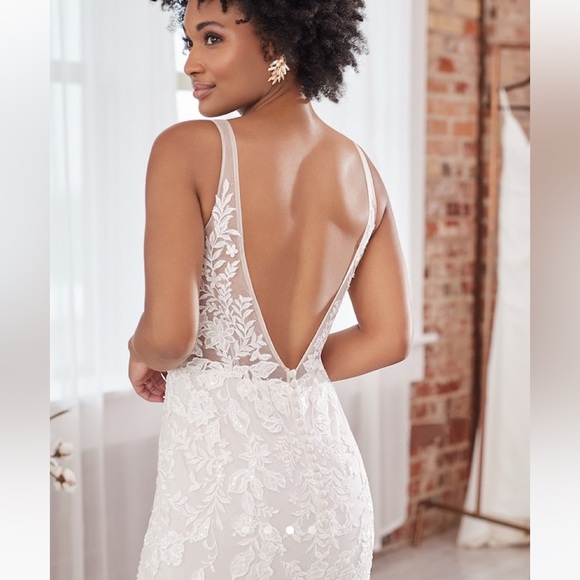 Maggie Sottero Greenley Wedding Dress - Picture 3 of 10